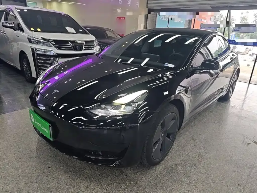 Tesla Model 3 — фото 1