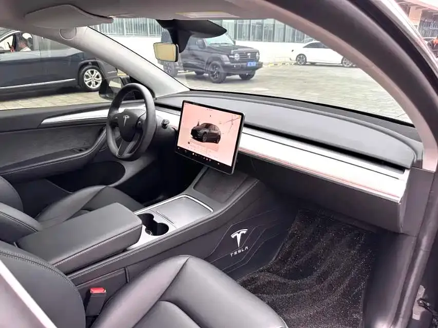 Tesla Model Y — фото 4