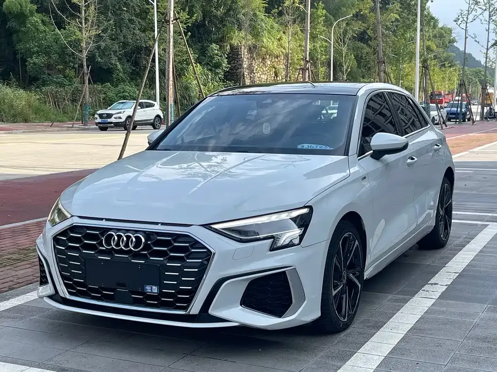 Audi A3 — фото 1