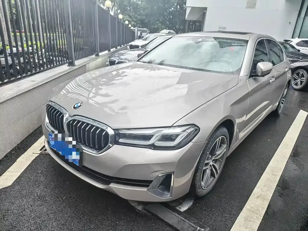BMW 5 Series — фото 1