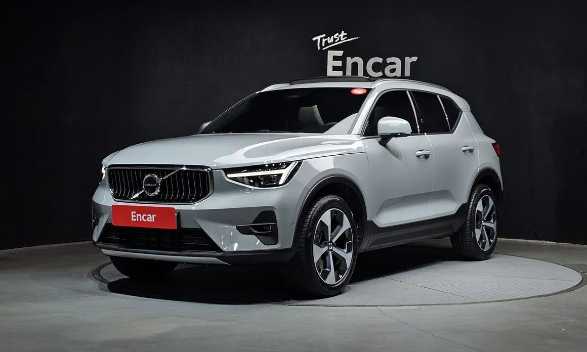 Volvo XC40 — фото 1