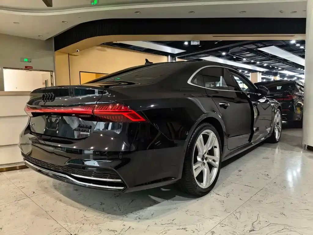 Audi A7L — фото 8