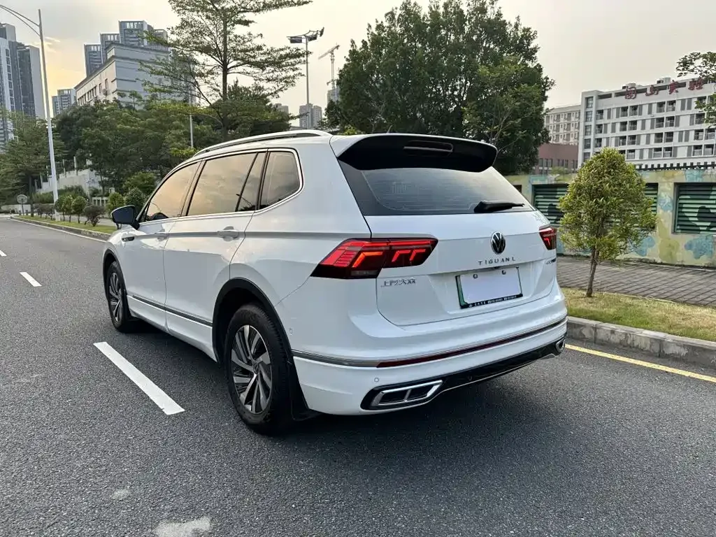 Volkswagen Tiguan L PHEV — фото 4