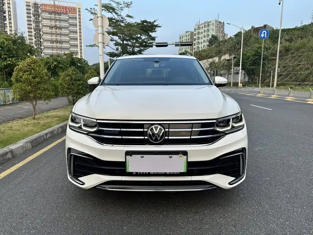 Volkswagen Tiguan L PHEV — фото 3