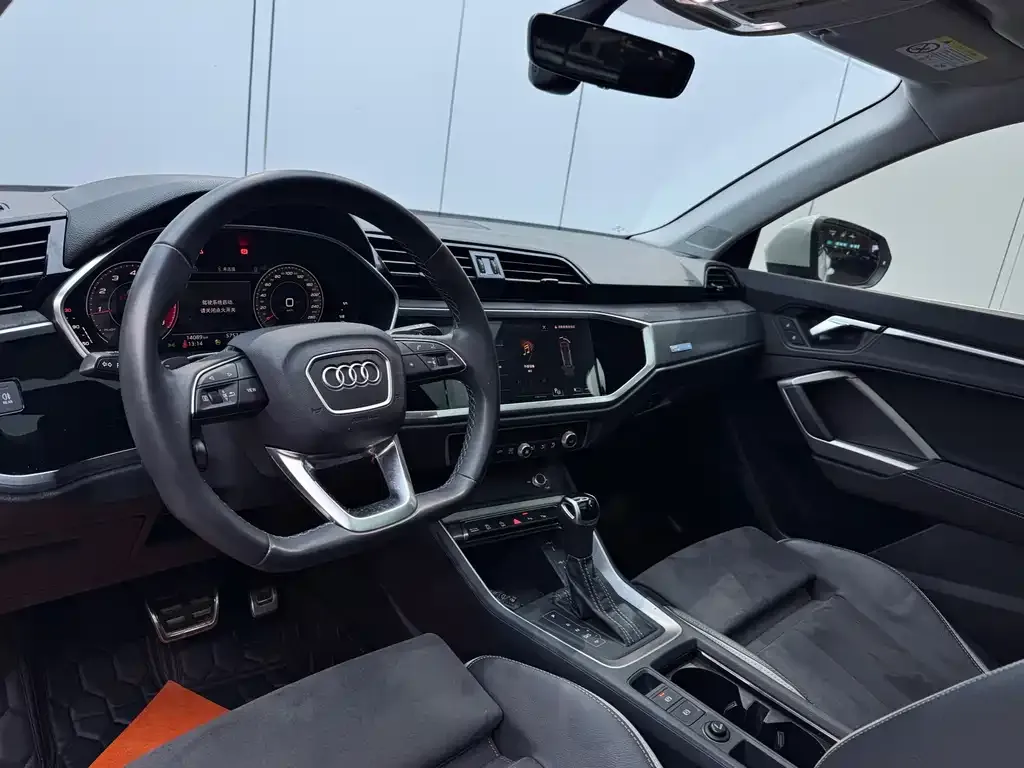 Audi Q3 — фото 8