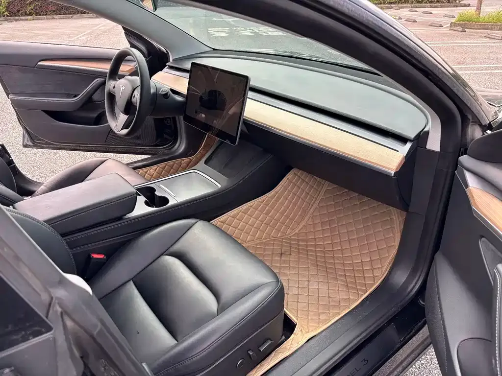 Tesla Model 3 — фото 8