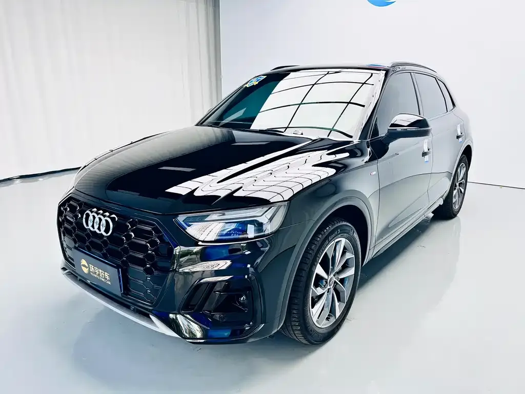 Audi Q5L — фото 1