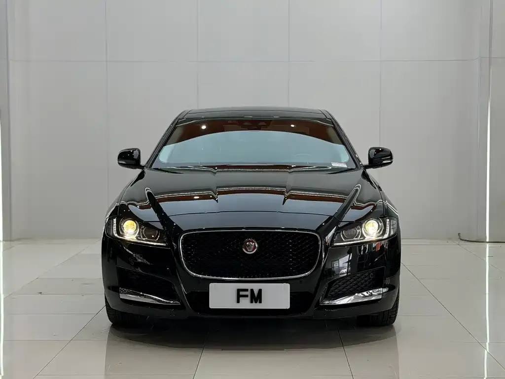 Jaguar XFL — фото 1