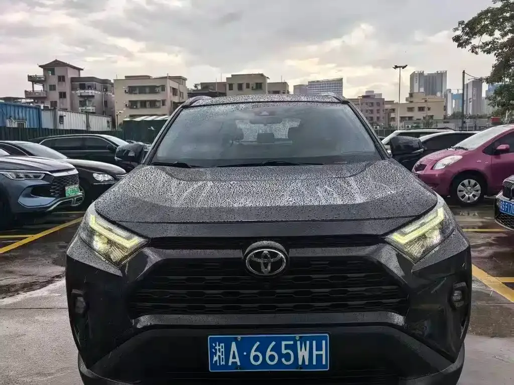 Toyota RAV4 — фото 4