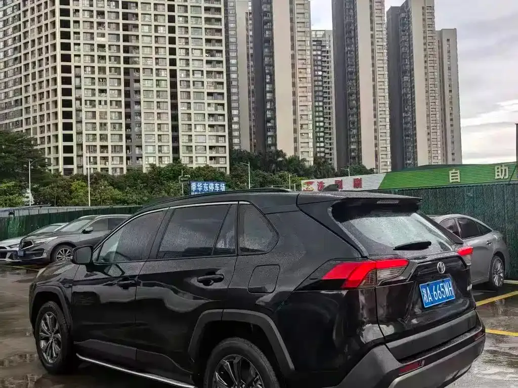 Toyota RAV4 — фото 7