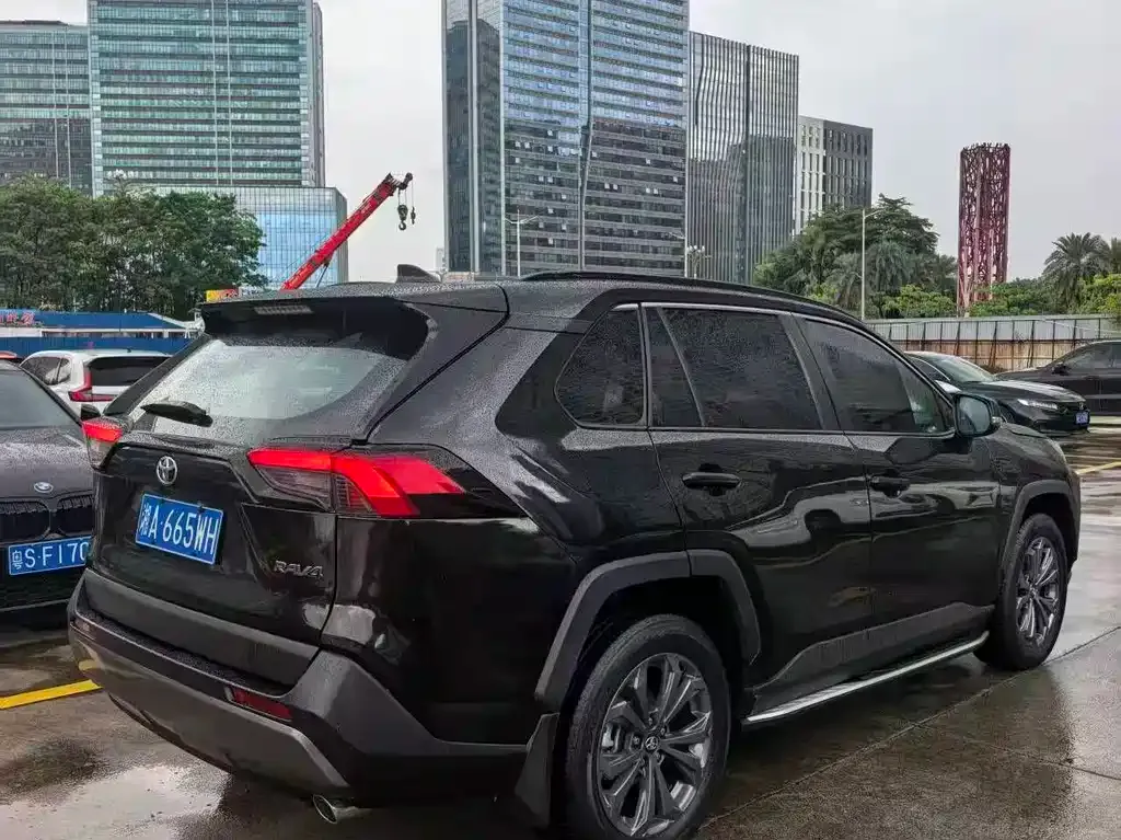 Toyota RAV4 — фото 6
