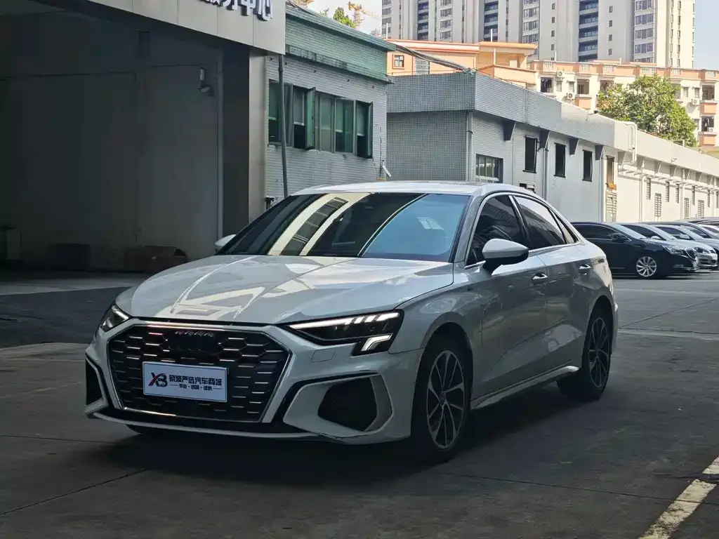 Audi A3 — фото 1