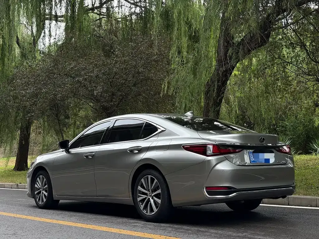 Lexus ES — фото 6