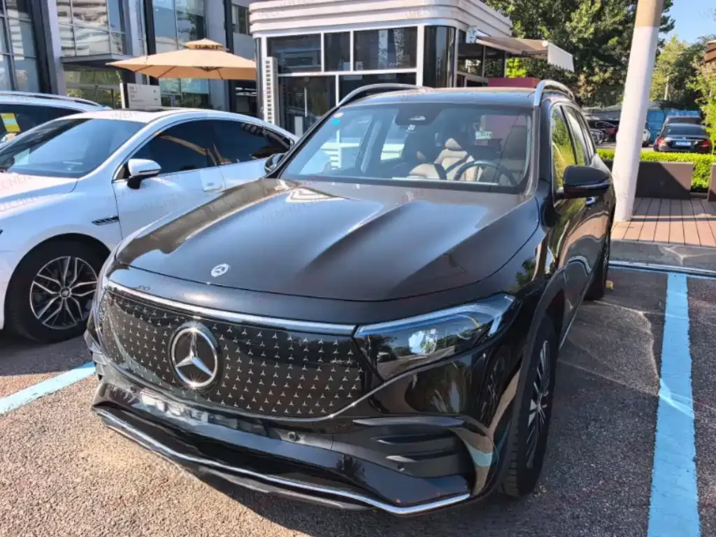 Mercedes-Benz EQB — фото 1
