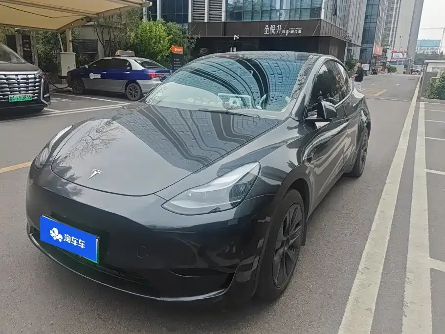 Tesla Model Y — фото 1
