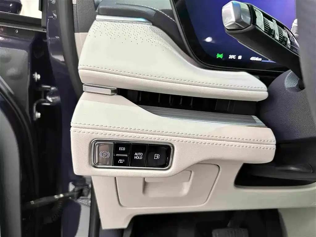Buick GL8 Hybrid — фото 9