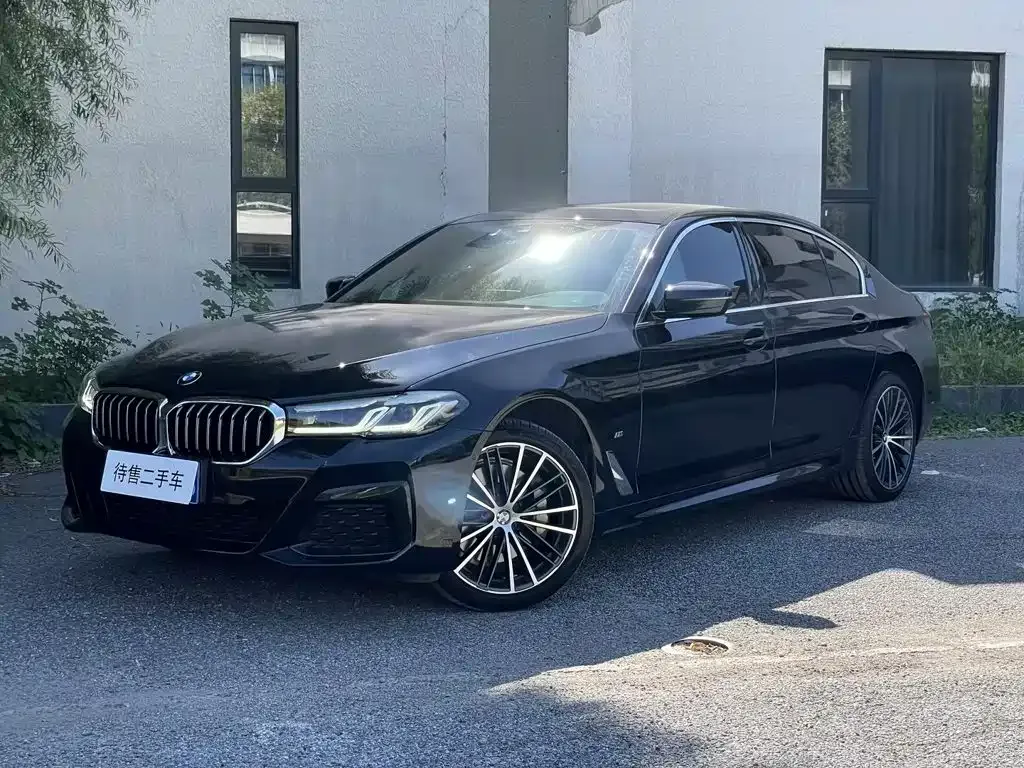 BMW 5 Series — фото 1