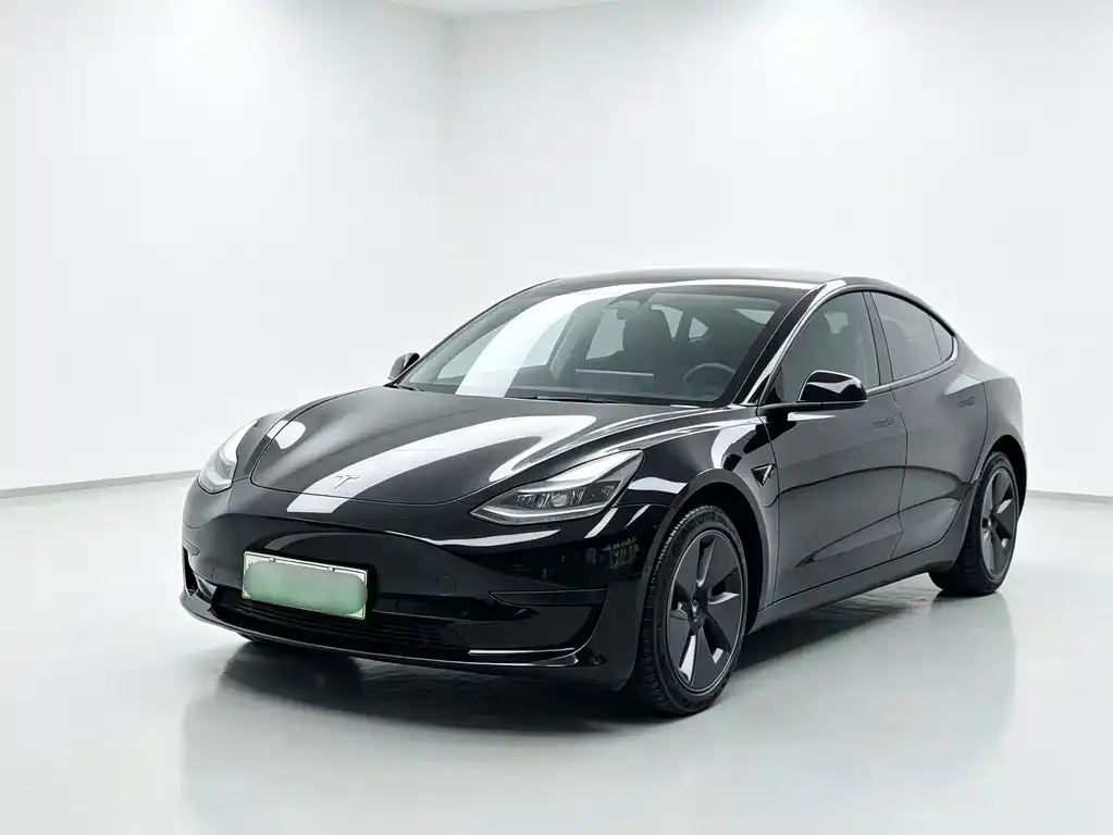 Tesla Model 3 — фото 1