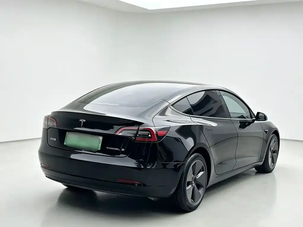 Tesla Model 3 — фото 5