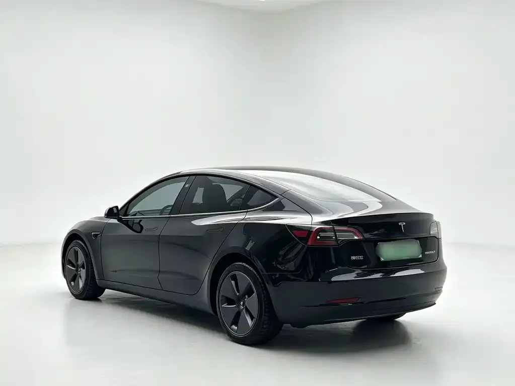 Tesla Model 3 — фото 2