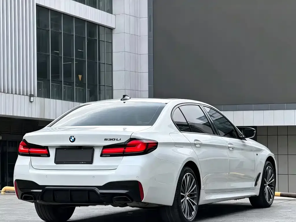 BMW 5 Series — фото 5