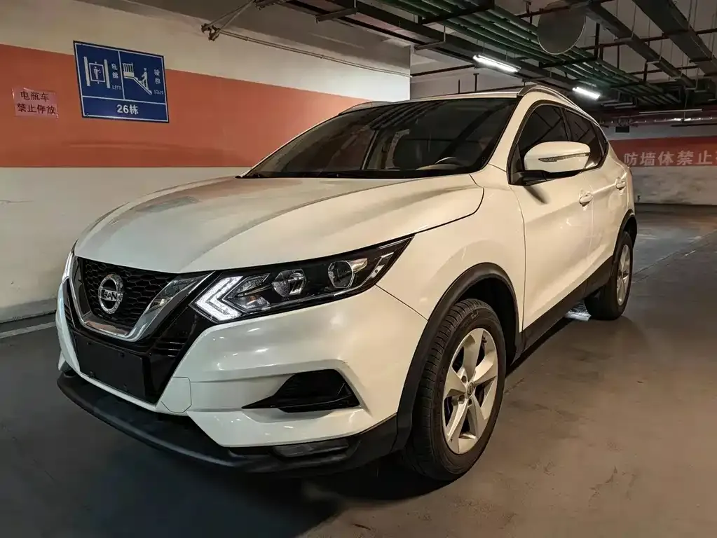 Nissan Qashqai — фото 1