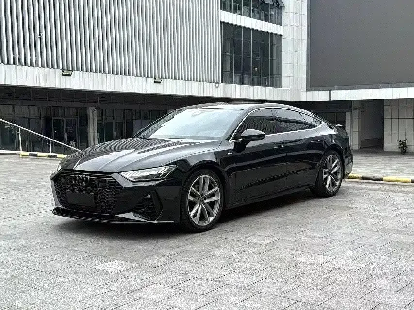 Audi A7 — фото 1