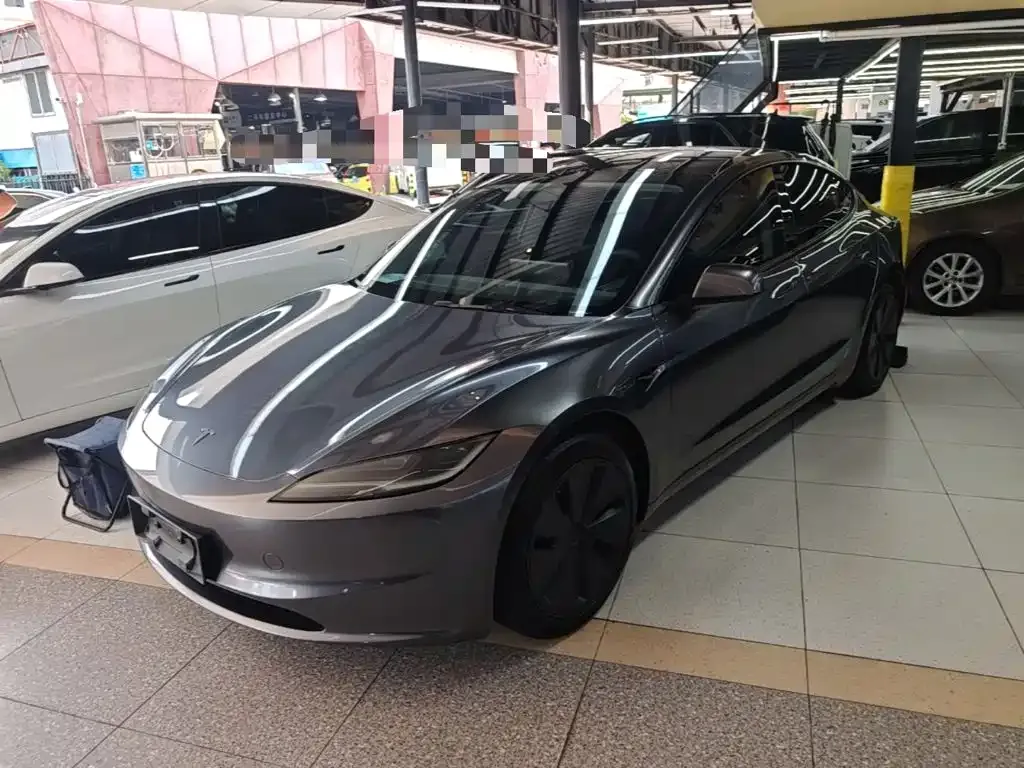 Tesla Model 3 — фото 1