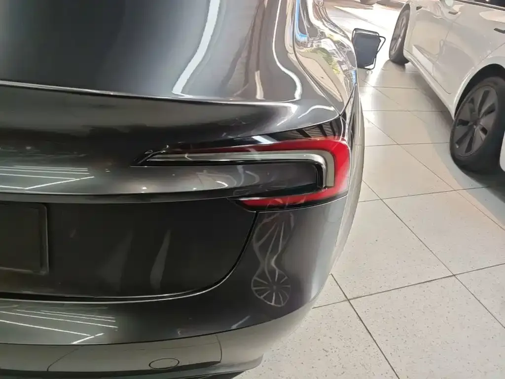 Tesla Model 3 — фото 10