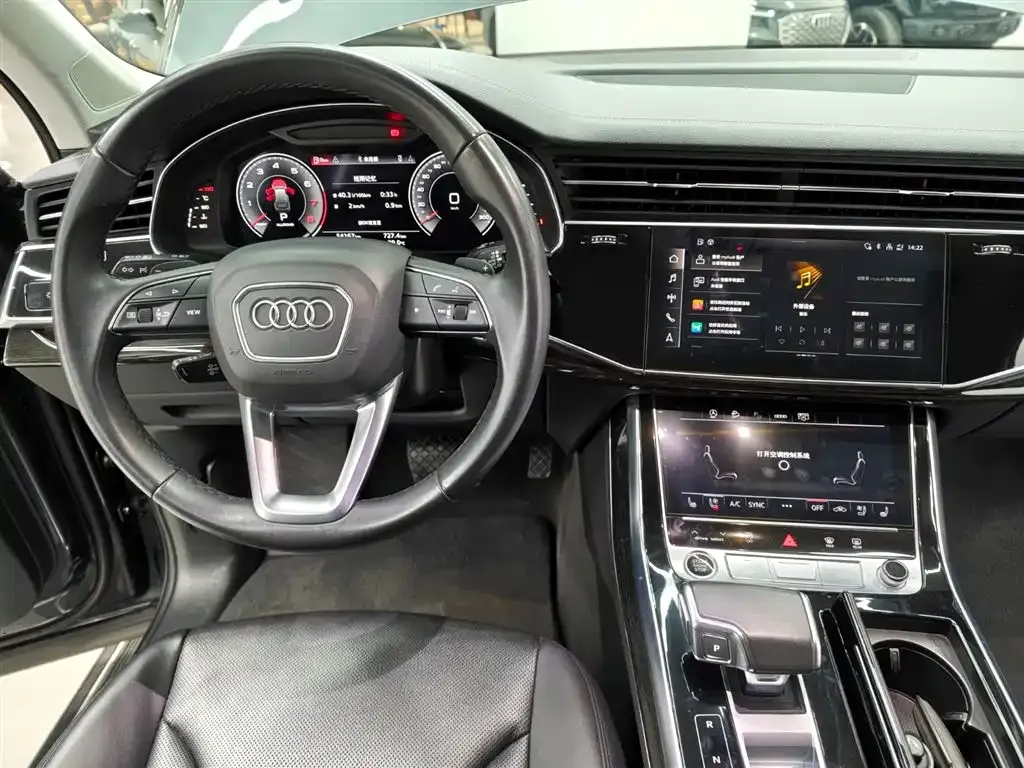 Audi Q7 — фото 10