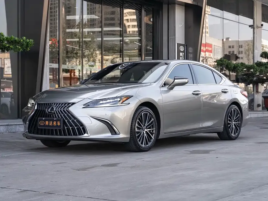 Lexus ES — фото 1