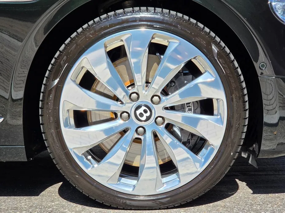 Bentley Flying Spur — фото 10