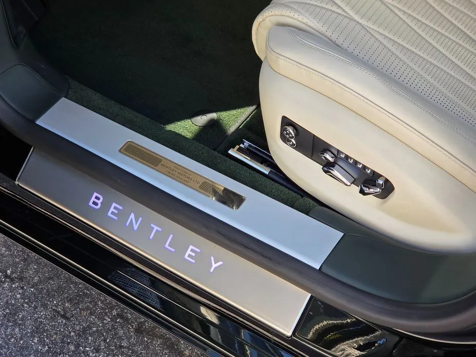 Bentley Flying Spur — фото 5