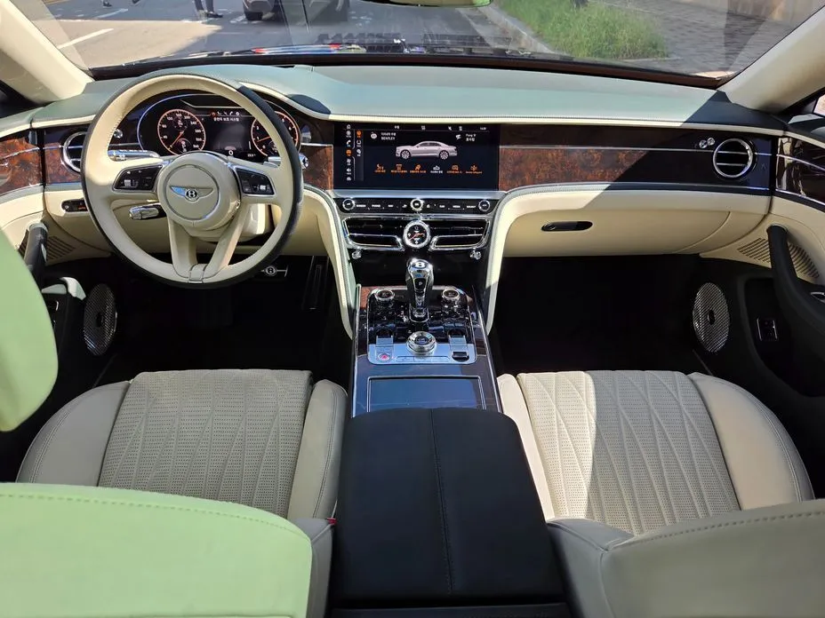 Bentley Flying Spur — фото 6