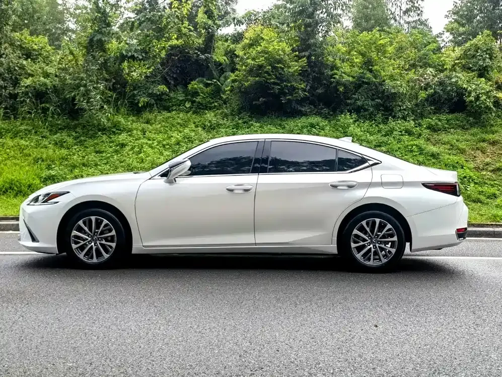 Lexus ES — фото 8