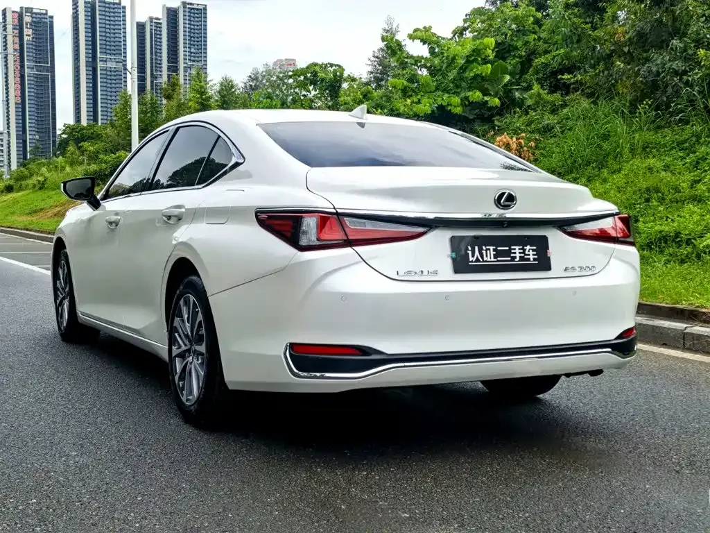 Lexus ES — фото 10