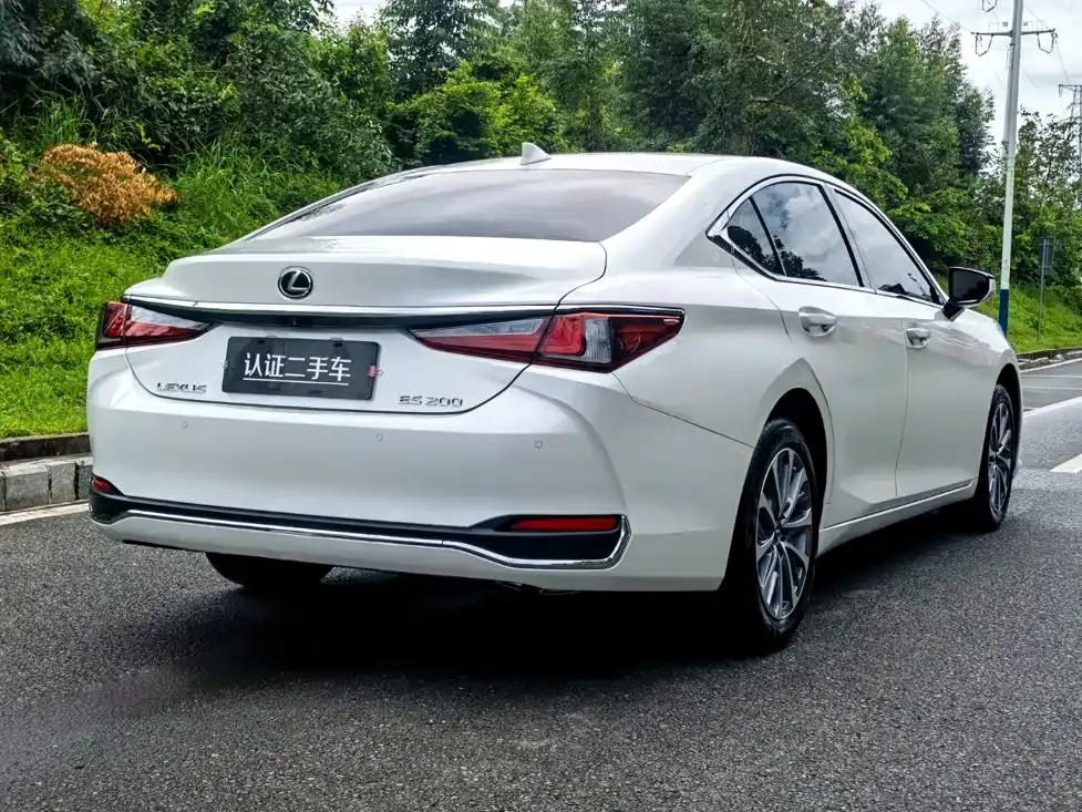 Lexus ES — фото 7