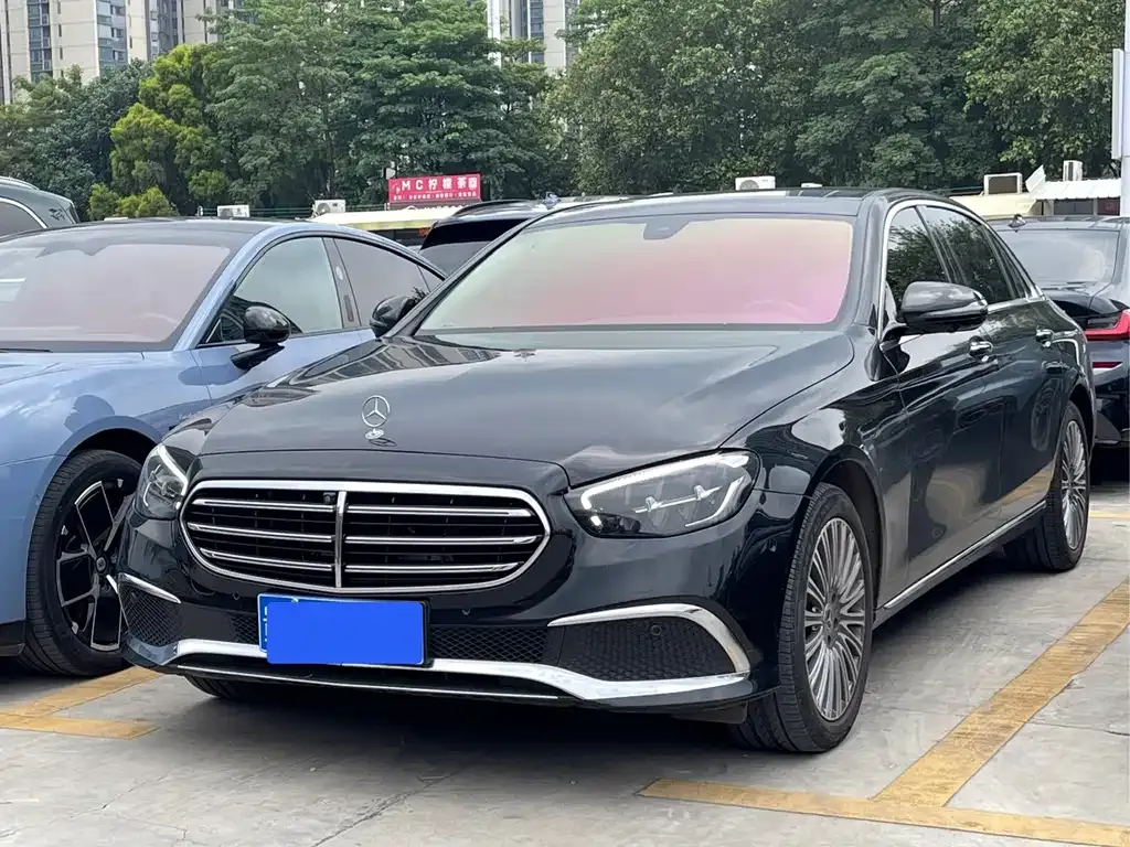 Mercedes-Benz E-Class — фото 1