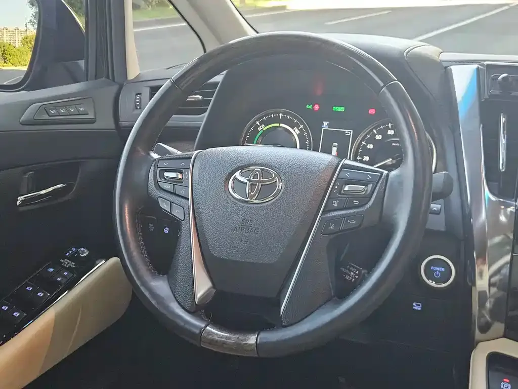 Toyota Alphard — фото 3