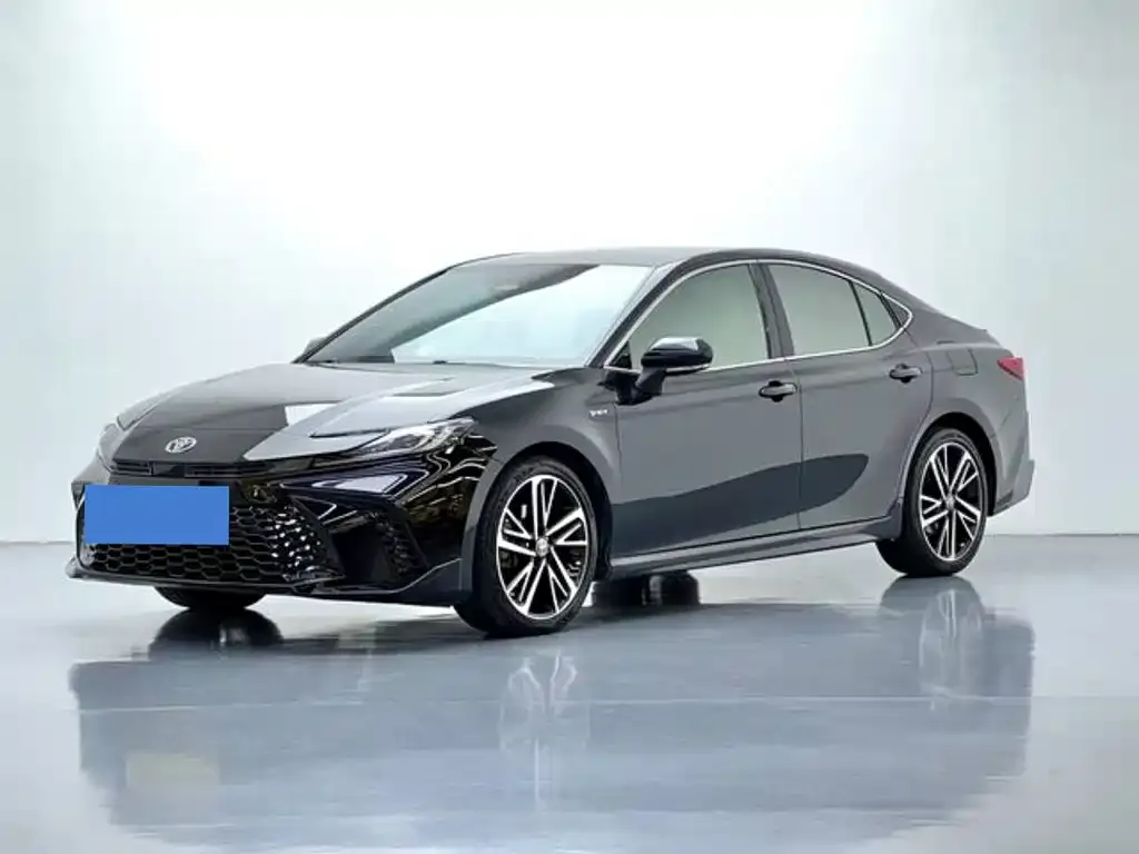 Toyota Camry — фото 1