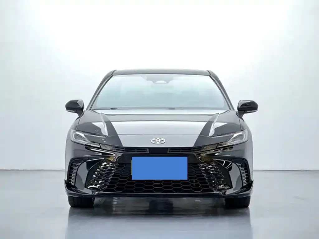Toyota Camry — фото 5