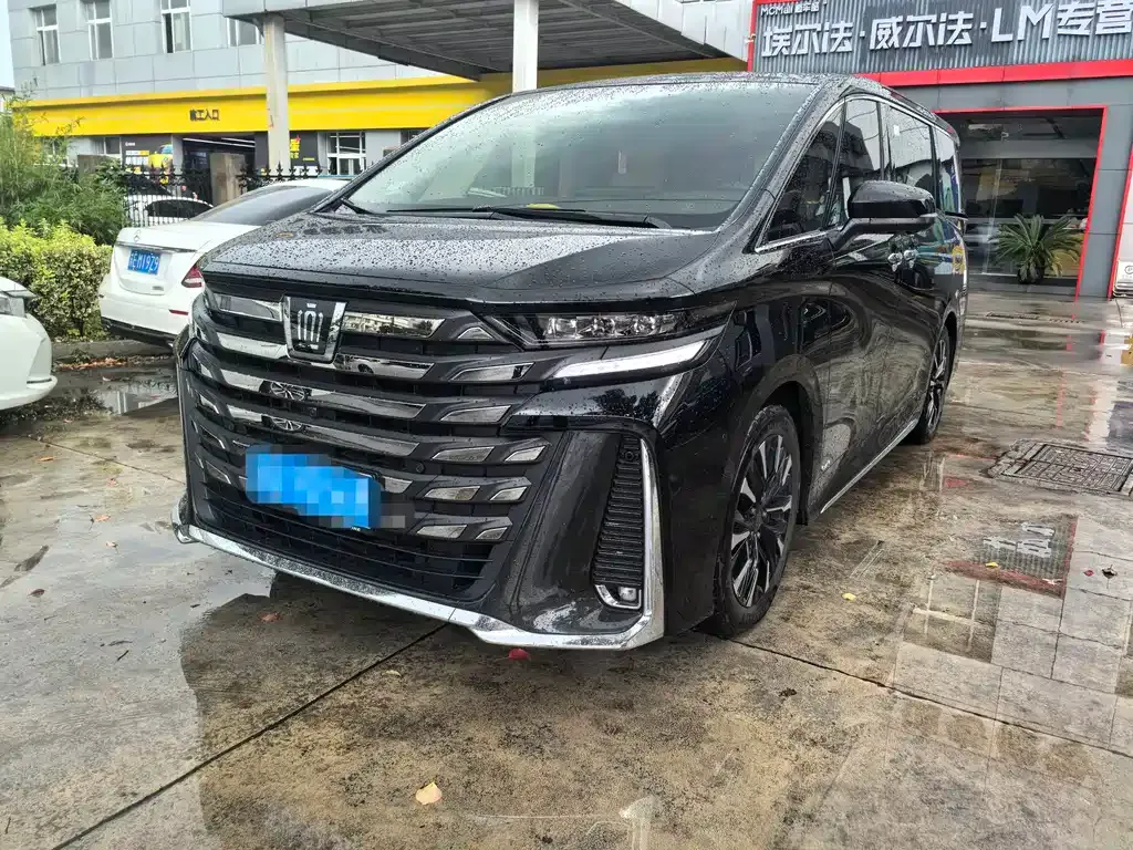 Toyota Vellfire — фото 1