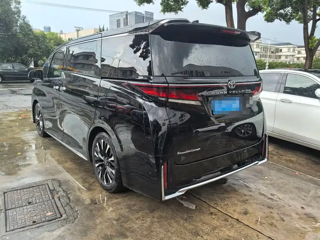 Toyota Vellfire — фото 8