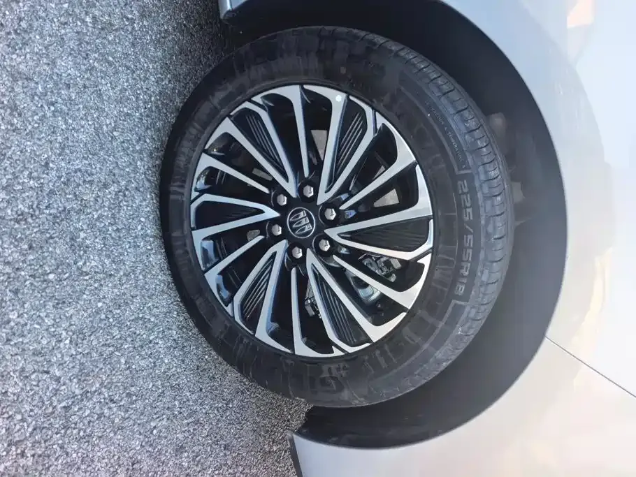 Buick GL8 Hybrid — фото 3