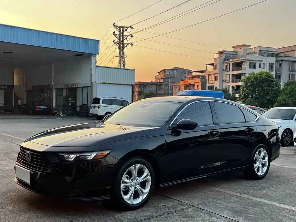 Honda Accord — фото 1