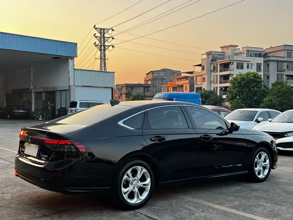 Honda Accord — фото 9