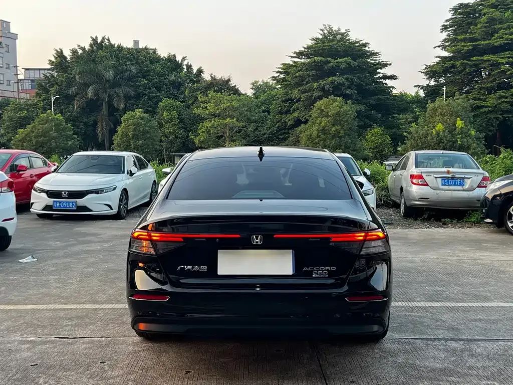 Honda Accord — фото 8