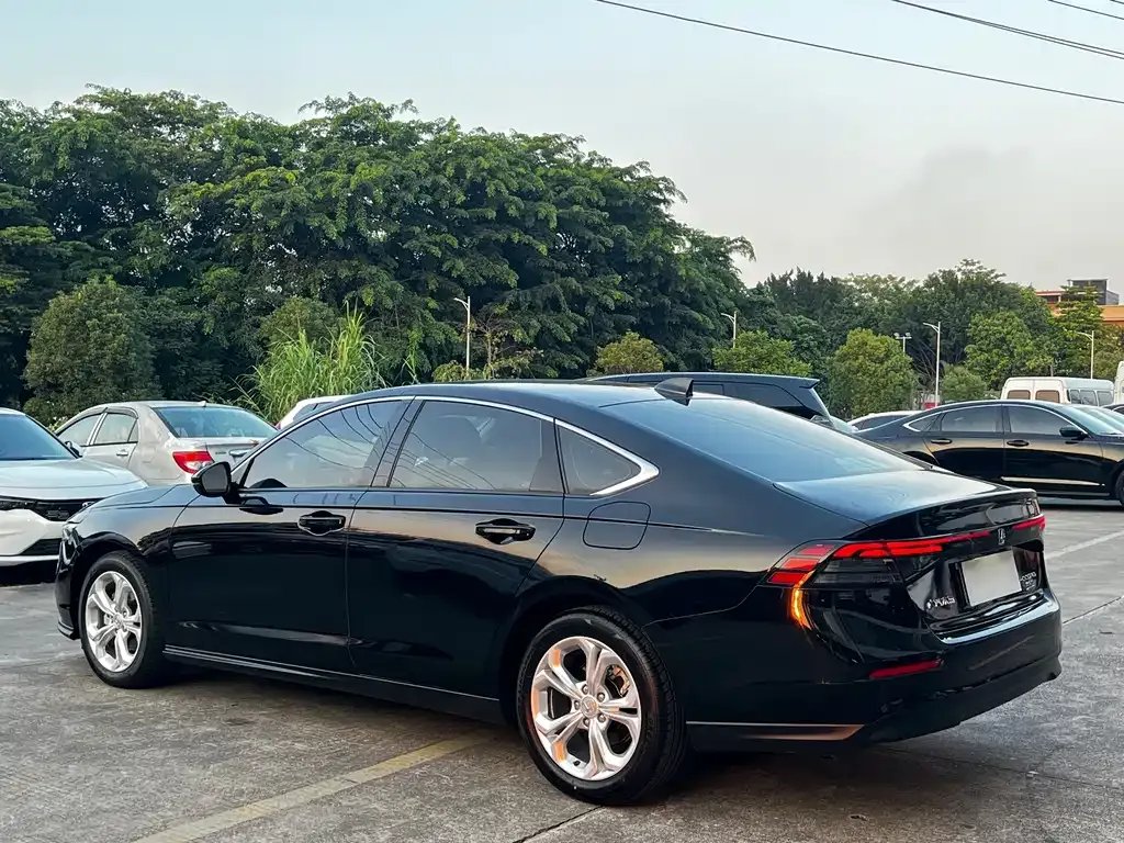 Honda Accord — фото 6