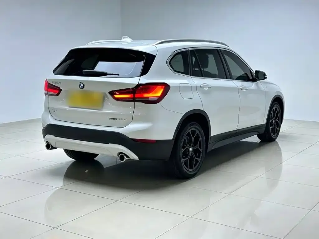 BMW X1 — фото 9