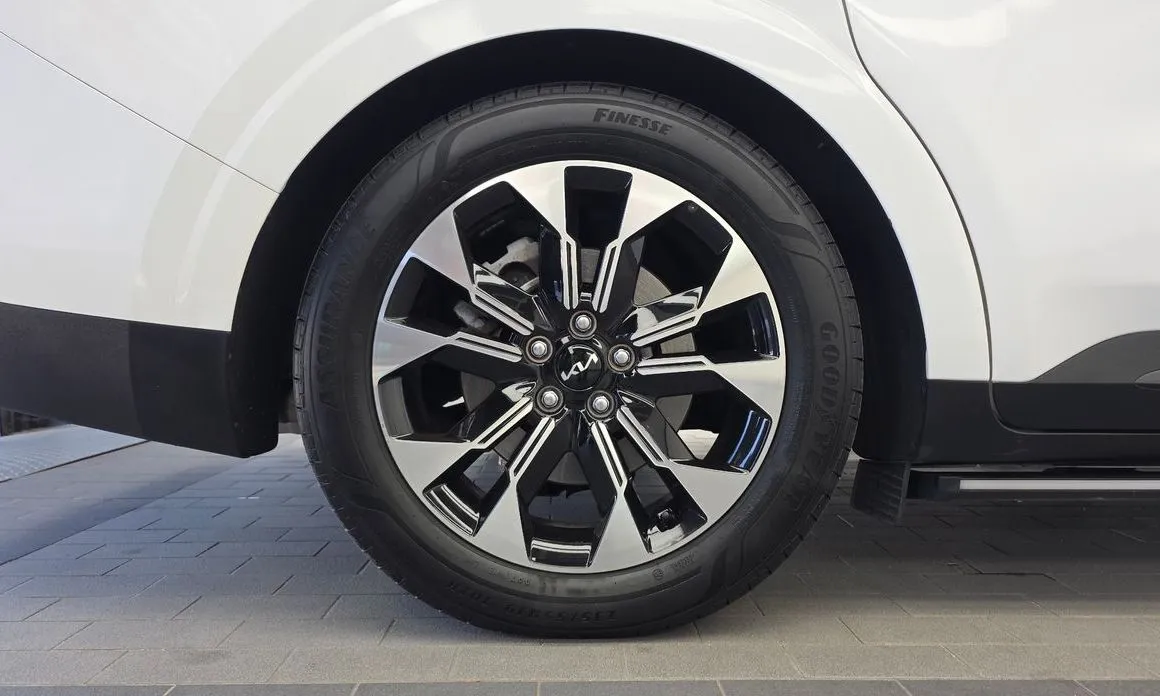 Kia Carnival — фото 10